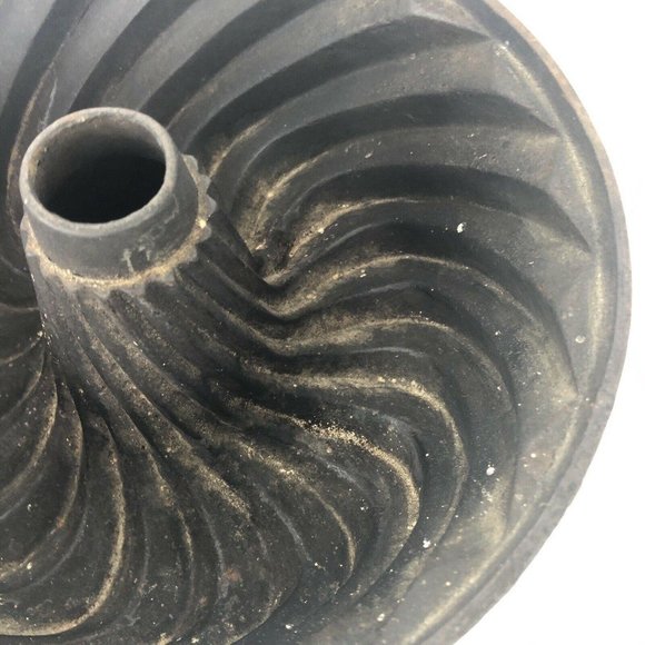 German Primitive Antique Unmarked Cast Iron Pan - Picture 4 of 7